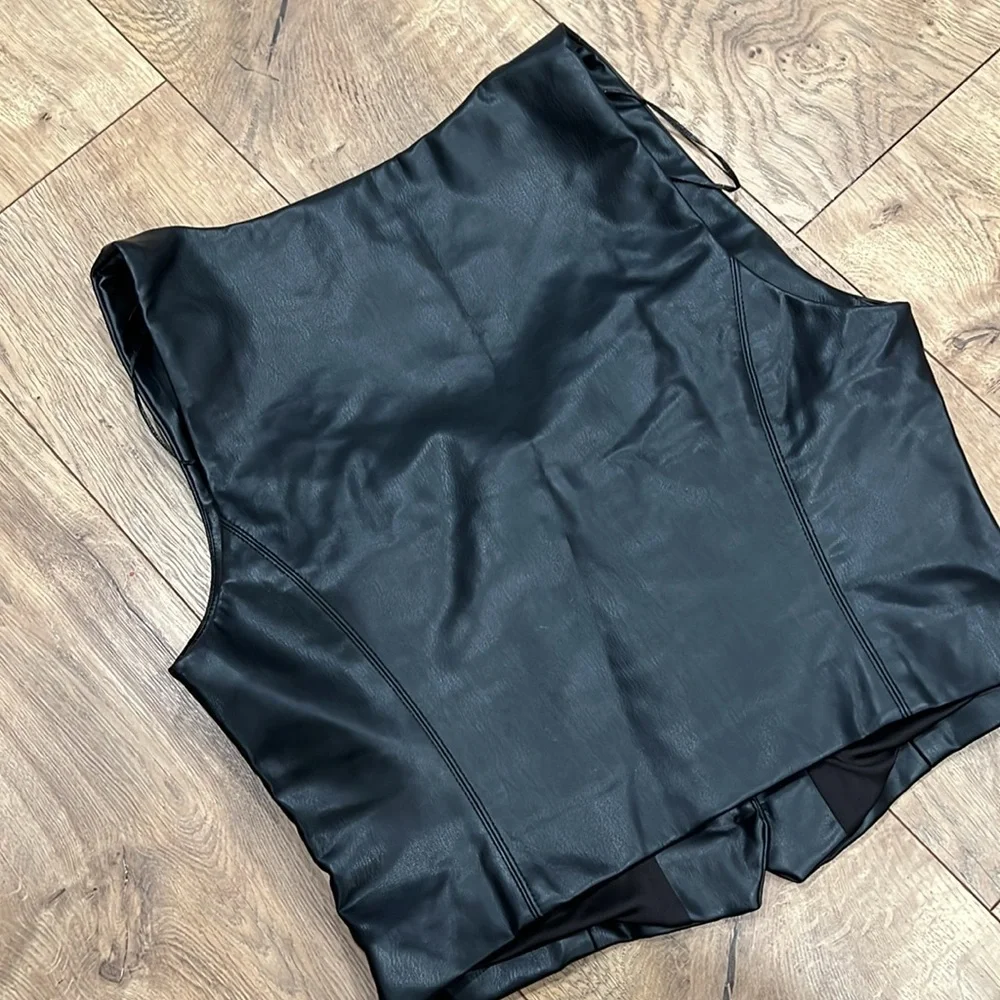 Black leather vest top - Picture 3 of 3